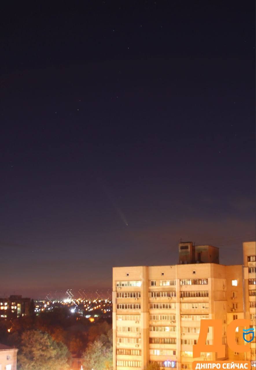 У небі над Дніпром помітили найяскравішу за останні 13 років комету: чарівні фото