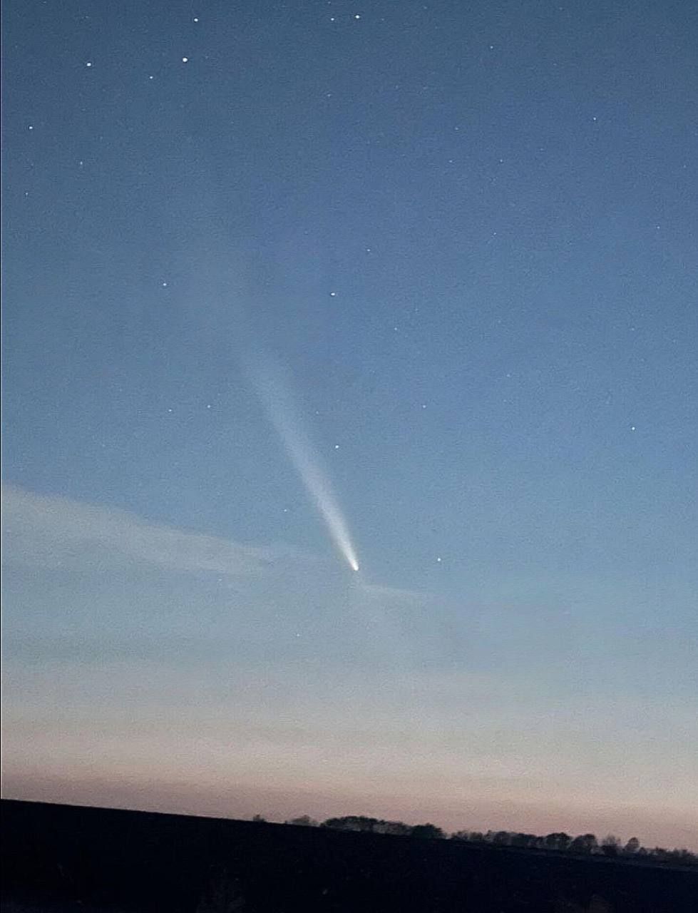 У небі над Дніпром помітили найяскравішу за останні 13 років комету: чарівні фото