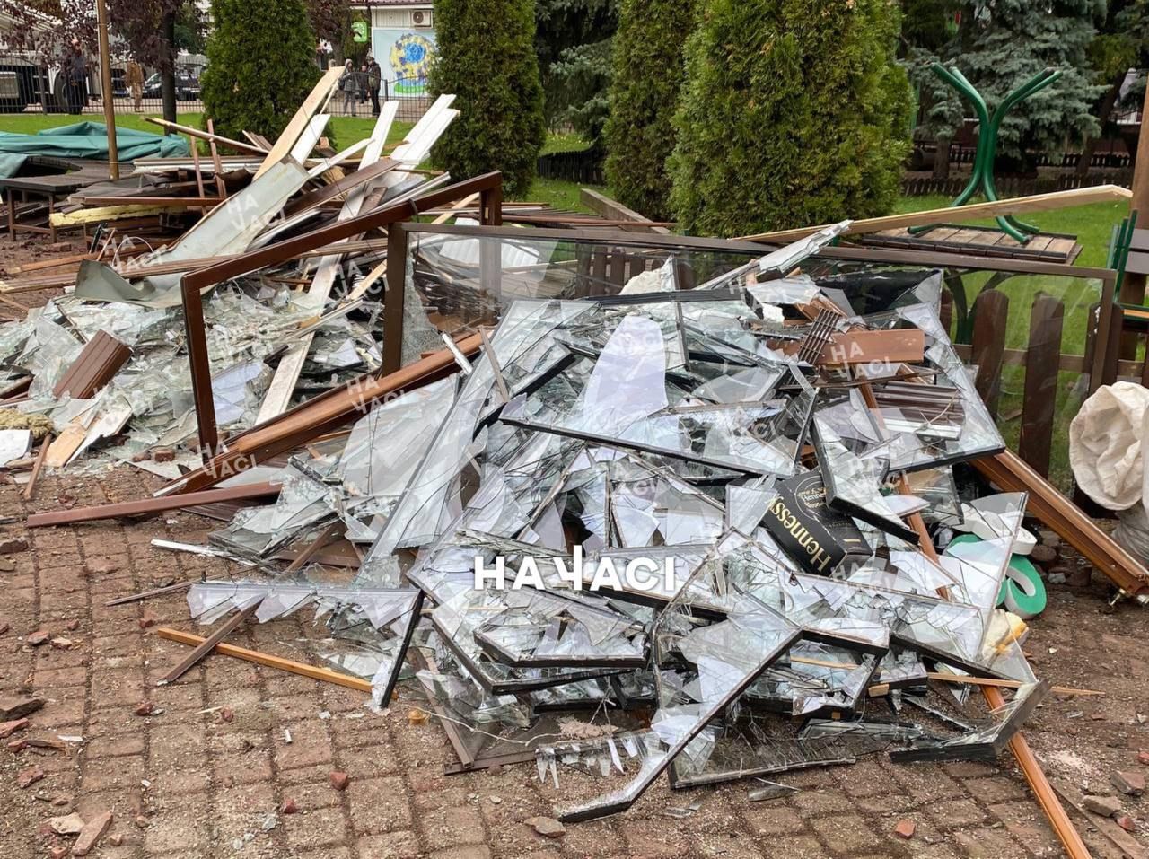 Обстрел Кривого Рога в ночь на 21 октября: как выглядят поврежденные отель и Дворец культуры