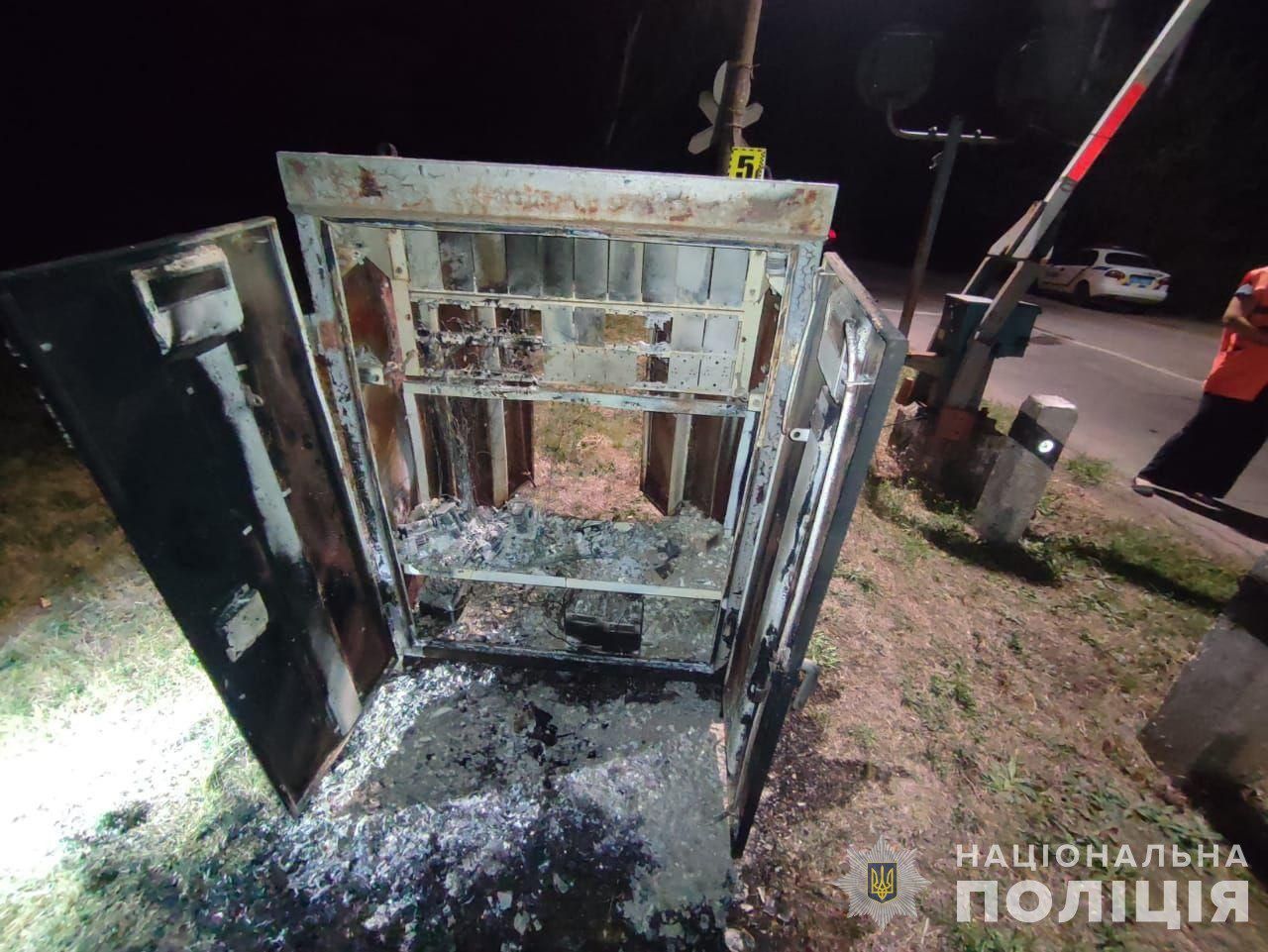 Підлітки з Дніпропетровщини за 350 доларів підпалювали автівки ЗСУ