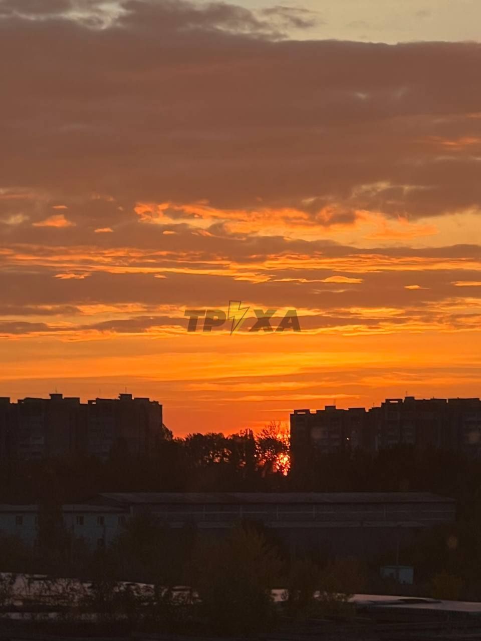 У Дніпрі зафіксували неймовірний захід сонця: приголомшливі фото