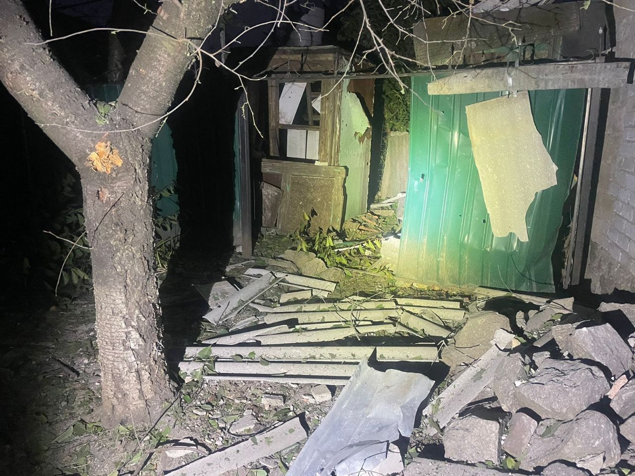 На Дніпропетровщині через обстріли окупантів є значні пошкодження