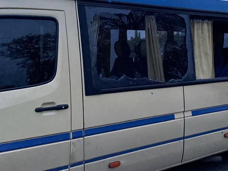 Оккупанты обстреляли два района Днепропетровщины: повреждены автобусы и АЗС