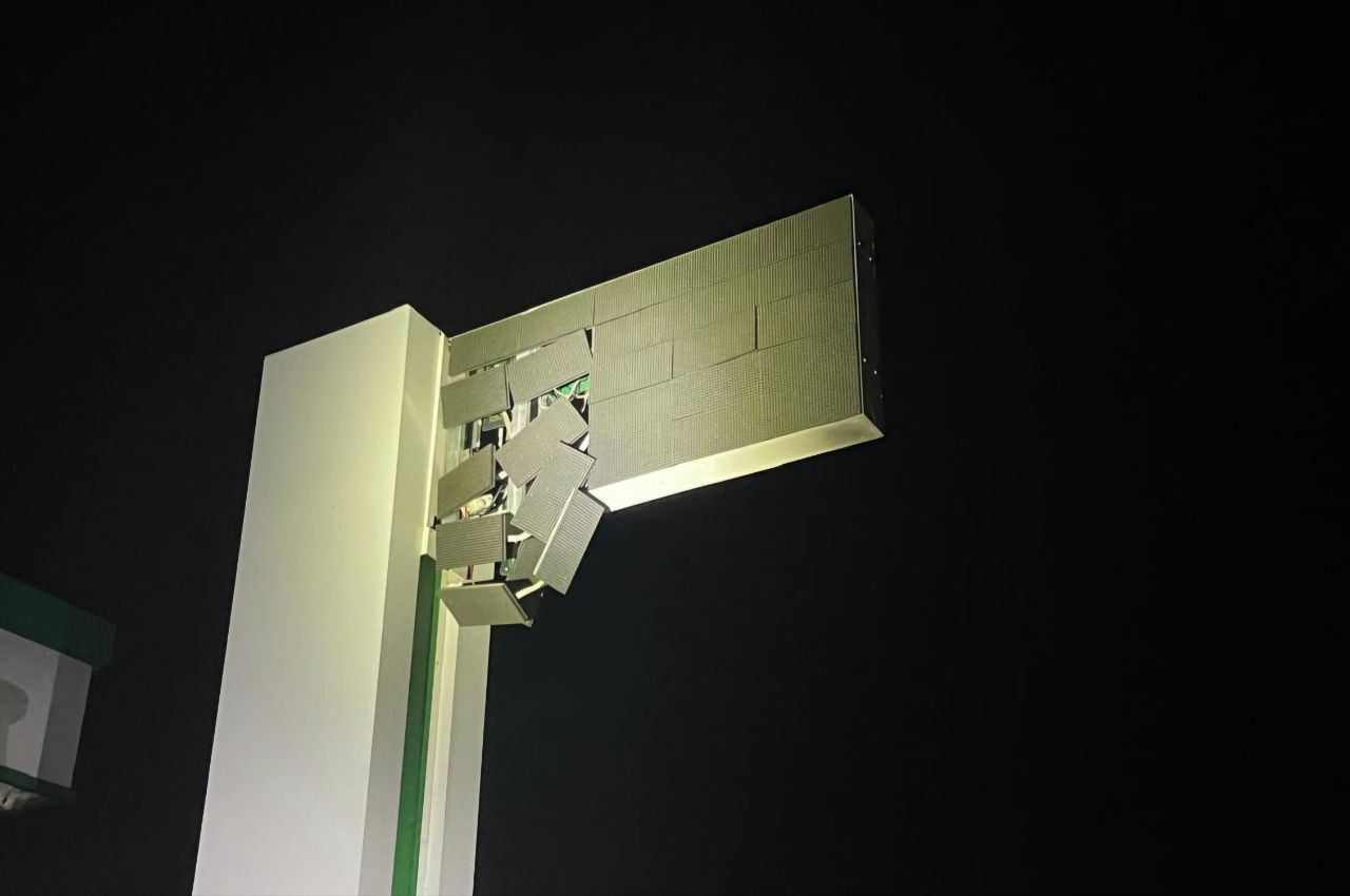 Оккупанты обстреляли два района Днепропетровщины: повреждены автобусы и АЗС