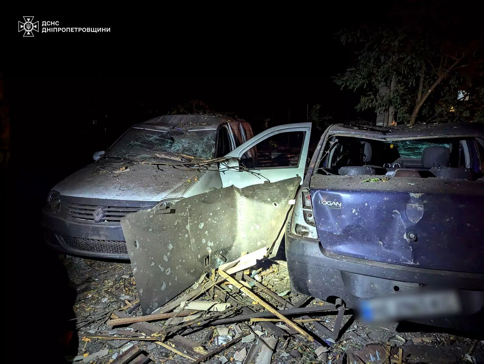 Повреждены дом, клиника и авто: появились фото последствий ракетной атаки на Кривой Рог