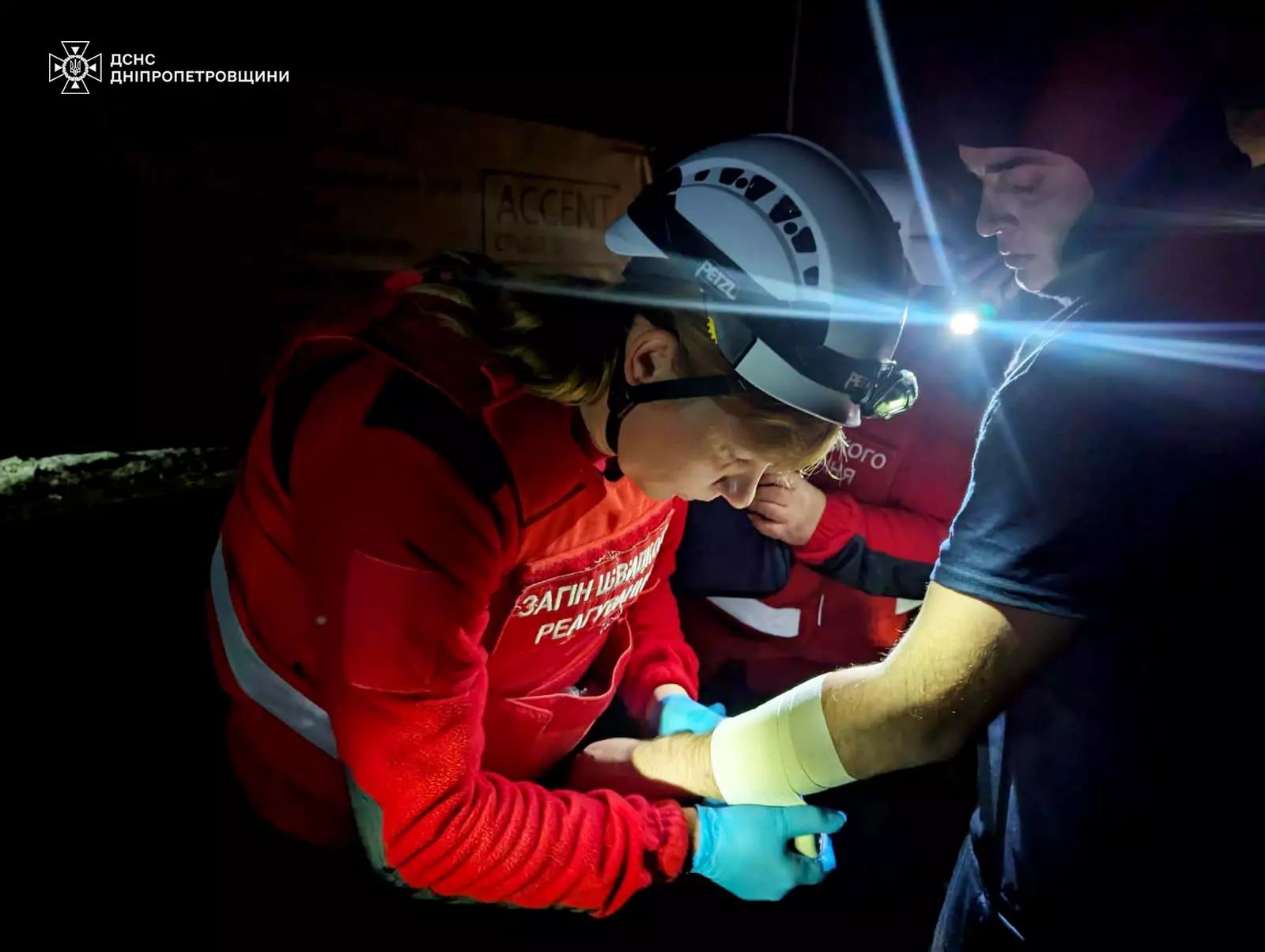 Повреждены дом, клиника и авто: появились фото последствий ракетной атаки на Кривой Рог