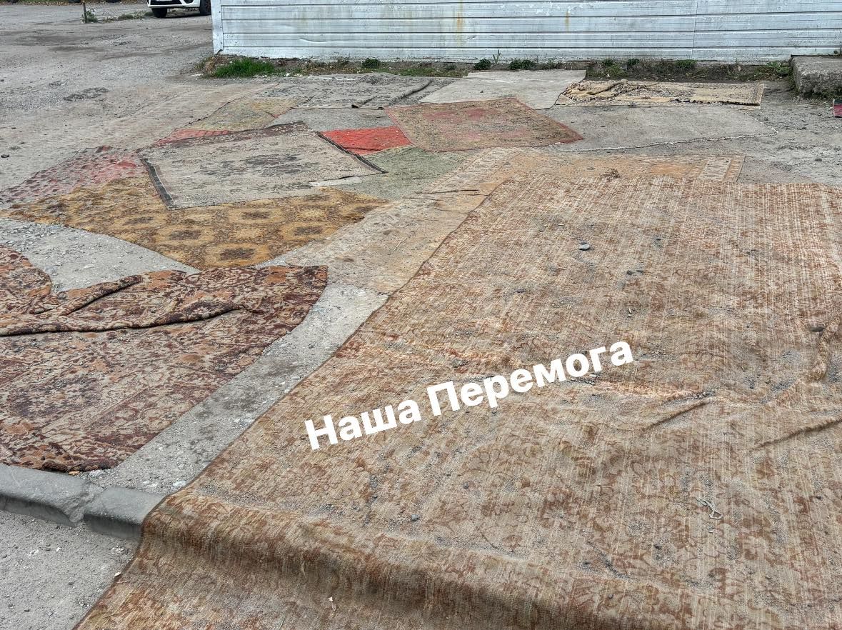 Цвинтар із килимів: у Дніпрі вигадали незвичний "ресайклінг"