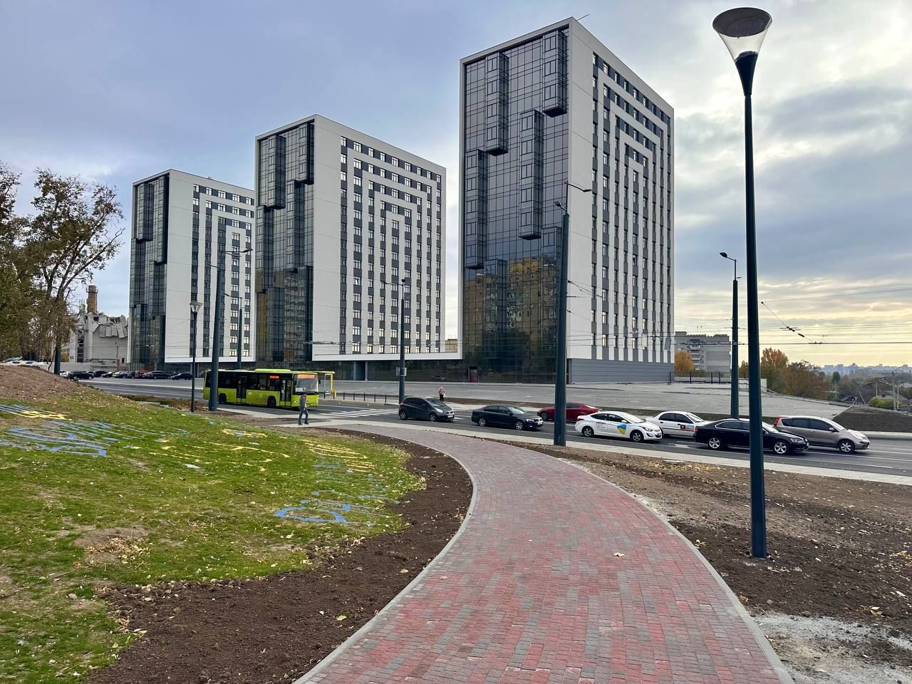 В Днепре почти завершили трансформацию улицы Калиновой (фото)