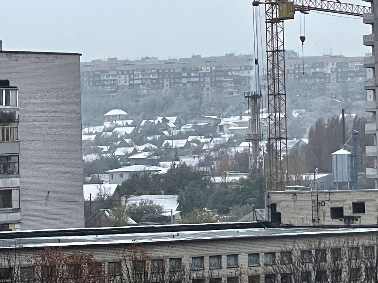 В Днепре ночью выпал первый снег: как выглядит город (фото)