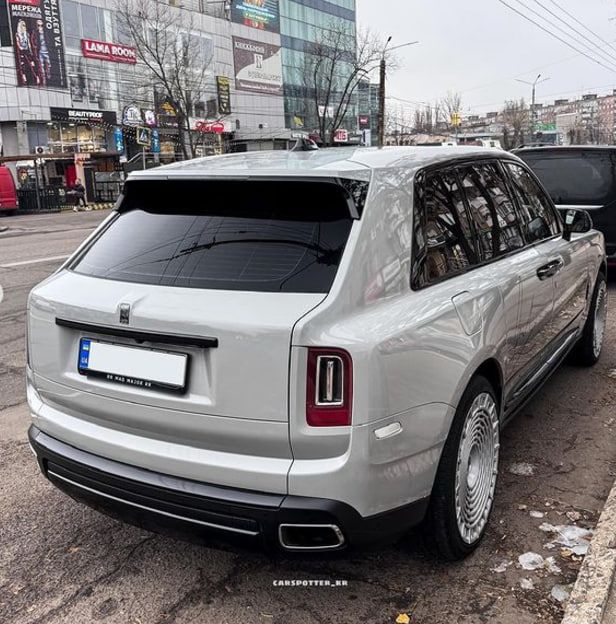 В Кривом Роге заметили один из самых дорогих внедорожников в мире (фото)