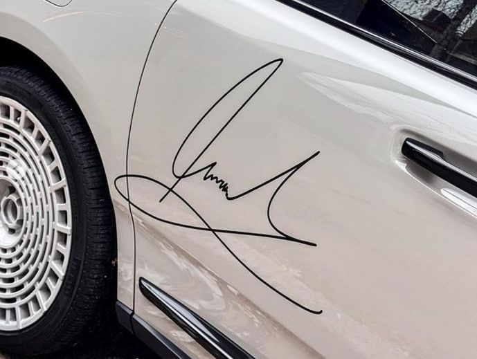 В Кривом Роге заметили один из самых дорогих внедорожников в мире (фото)