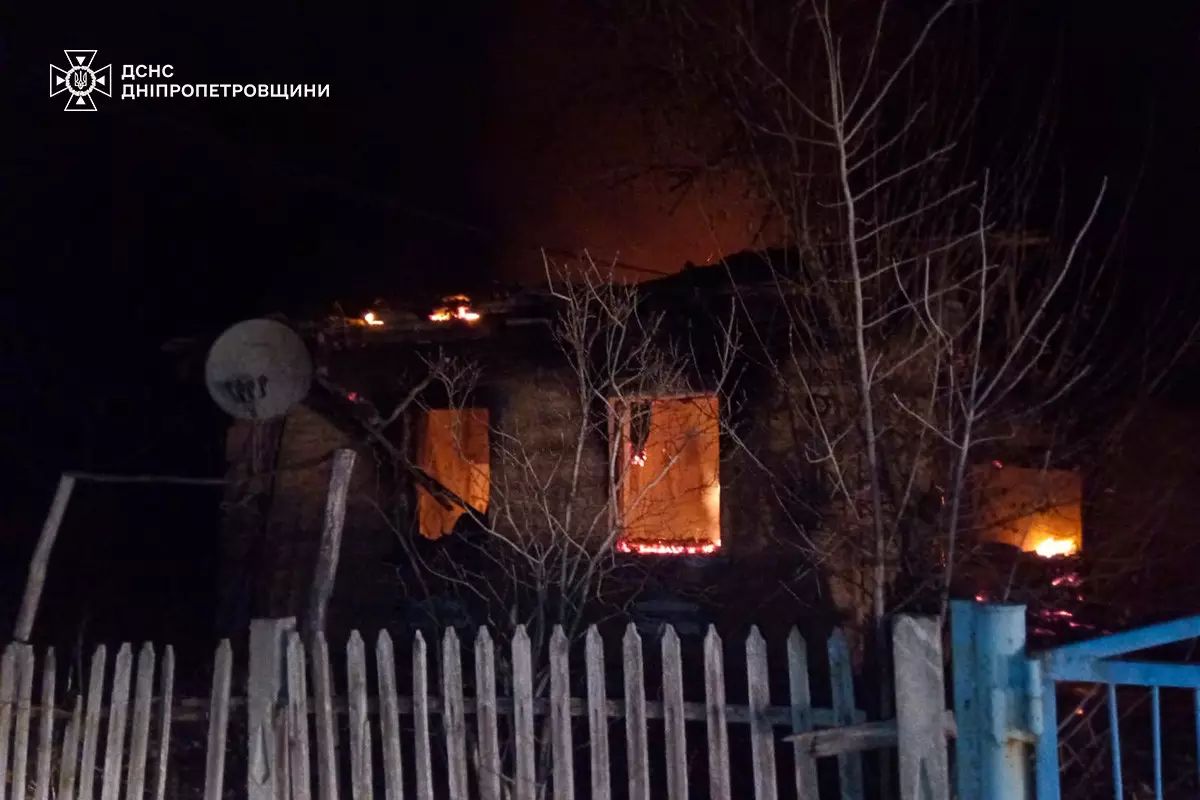 Люди залишилися без житла: на Дніпропетровщині вночі згорів будинок