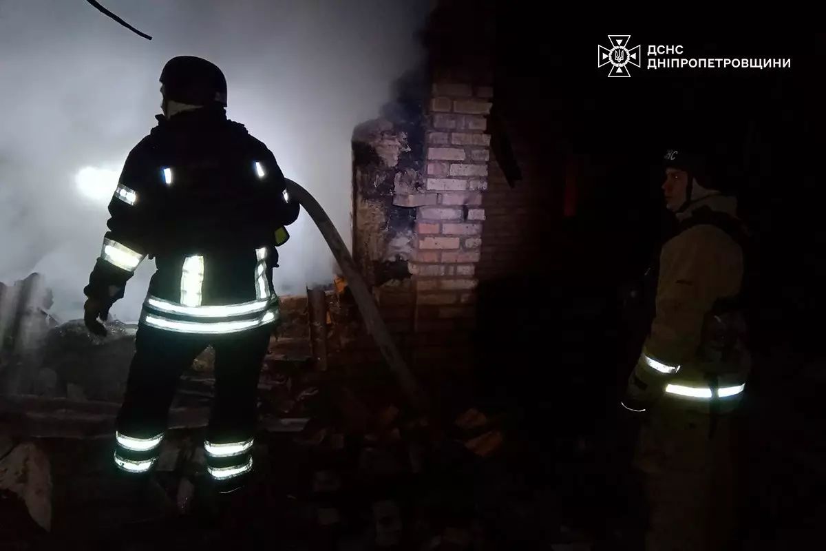 Люди залишилися без житла: на Дніпропетровщині вночі згорів будинок