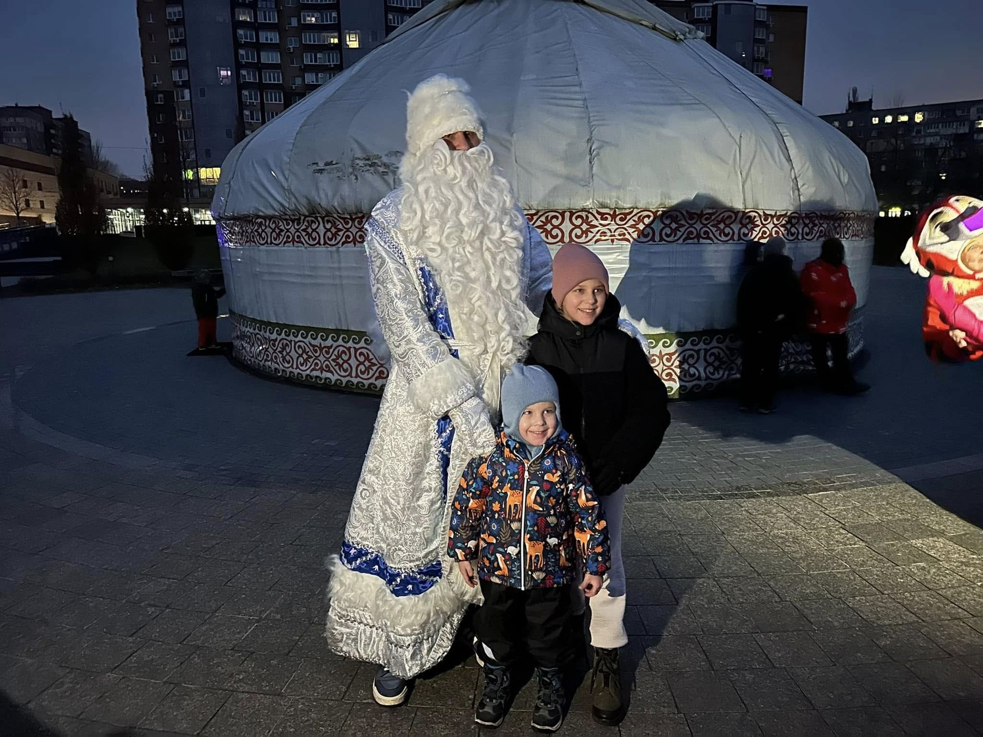В Днепре Святой Николай путешествовал по паркам города