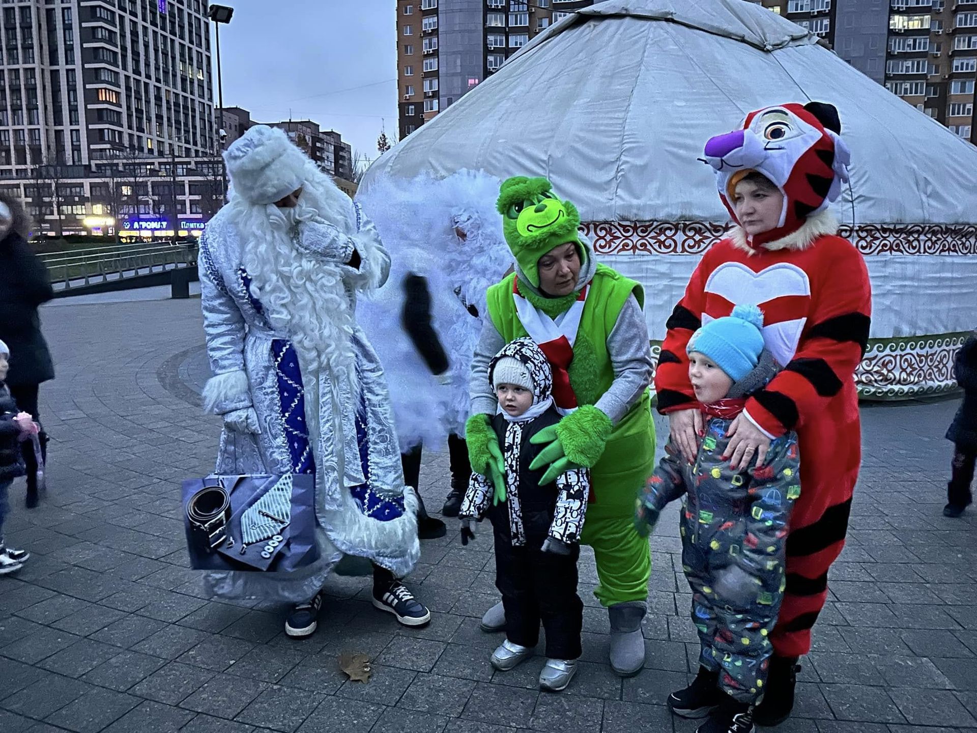 В Днепре Святой Николай путешествовал по паркам города