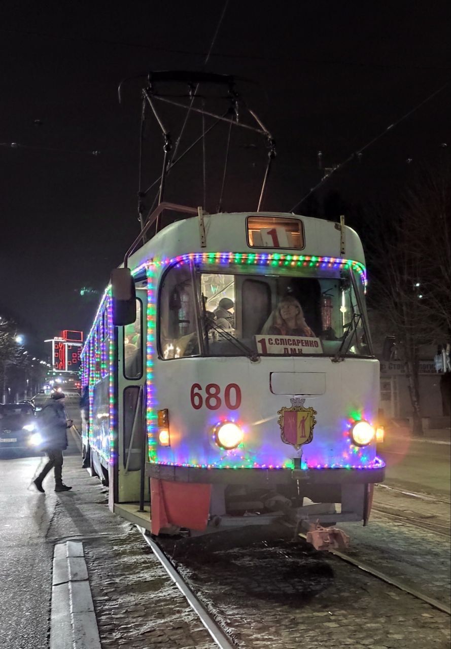 В Каменском на маршрут вышел "рождественский" трамвай