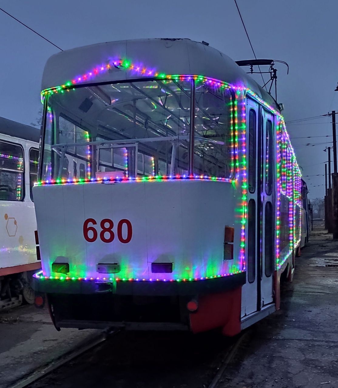 В Каменском на маршрут вышел "рождественский" трамвай