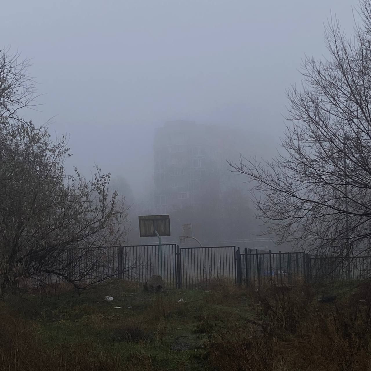 Щільний туман за годину перетворив Дніпро на Silent Hill: містичні фото
