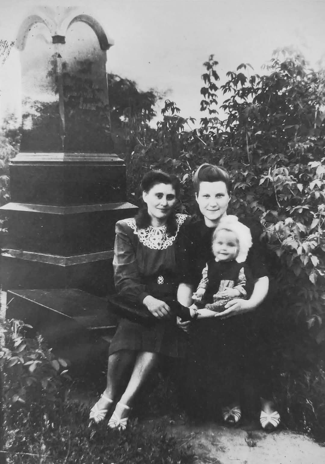 В Днепре показали, как выглядел Севастопольский парк 80 лет назад