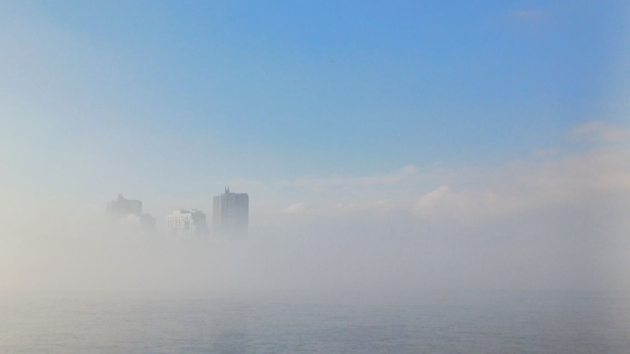 В Днепре заметили оптическую иллюзию: недострой "Парус" и "свечи" словно повисли над водой