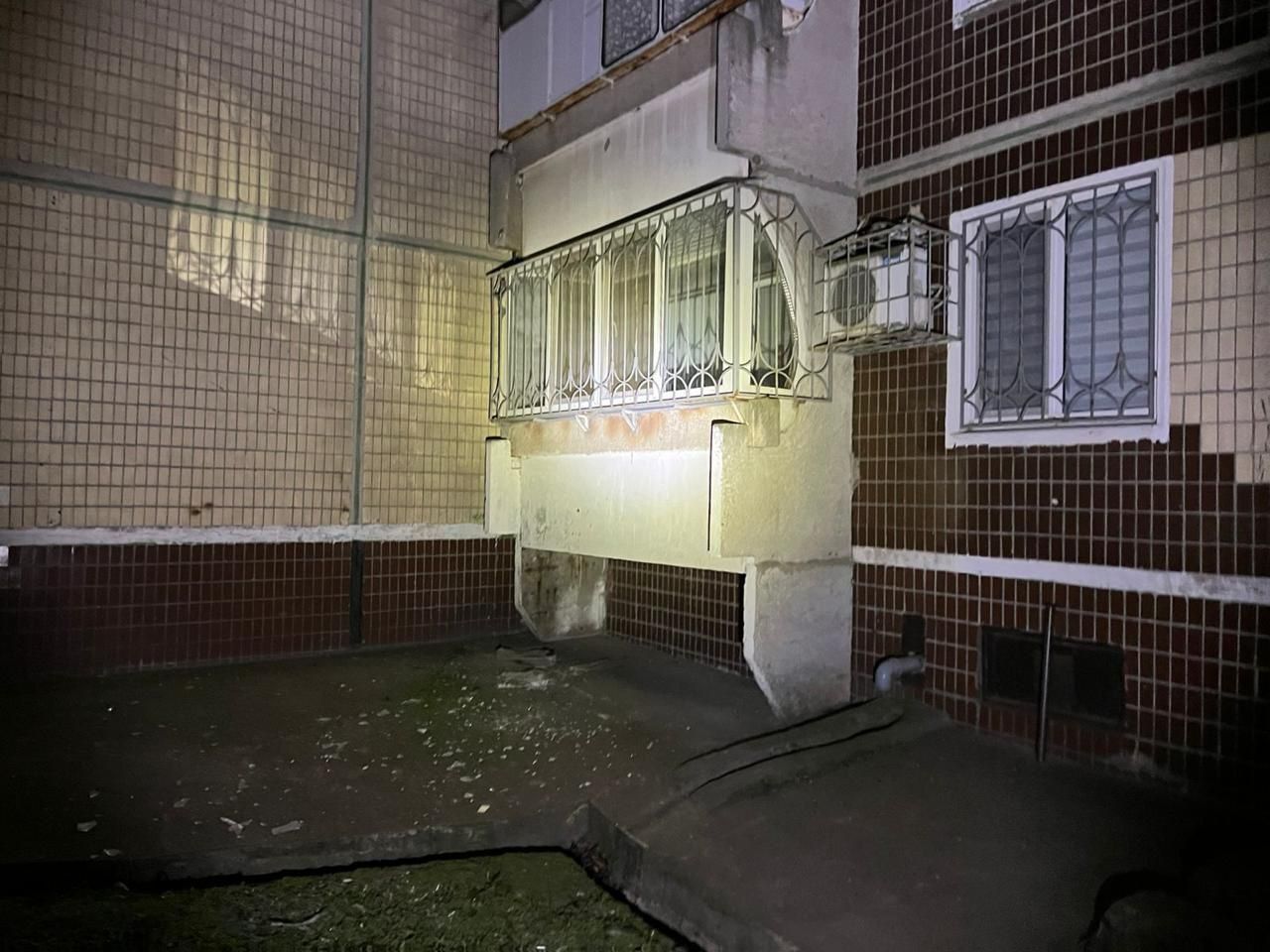 Ночью враг атаковал Днепропетровщину: из-под завалов дома достали тело женщины