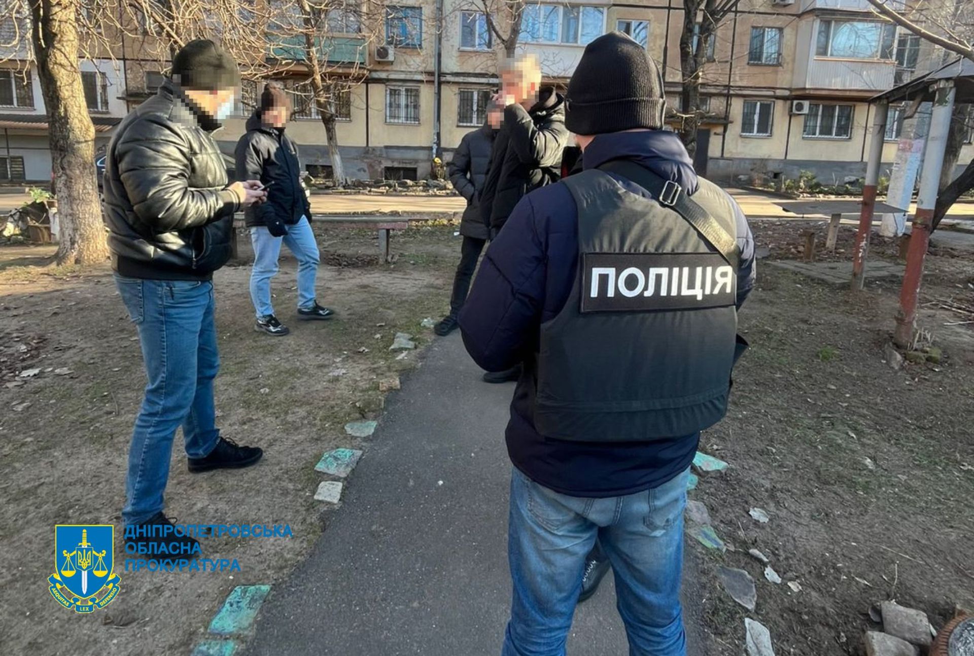 Лікар-нейрохірург з Кривого Рогу за 5 тис дол допомагав чоловікам виїхати за кордон