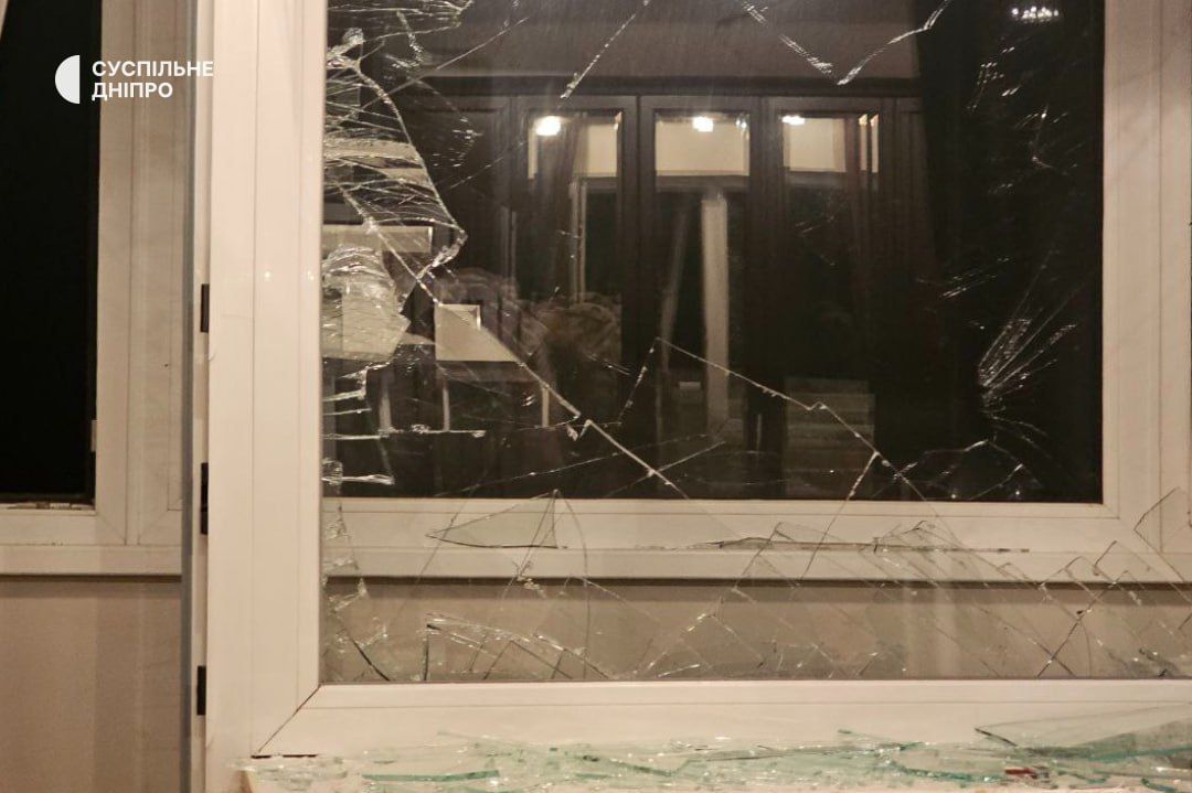 В Днепре вражеский дрон попал в многоэтажку: что известно