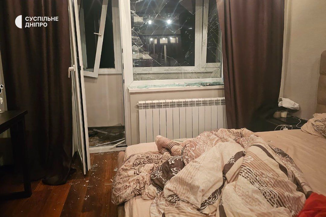 В Днепре вражеский дрон попал в многоэтажку: что известно