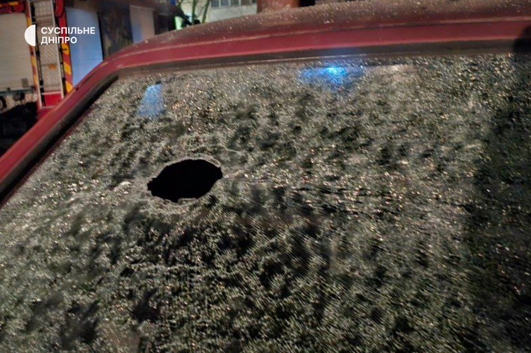 В Днепре вражеский дрон попал в многоэтажку: что известно