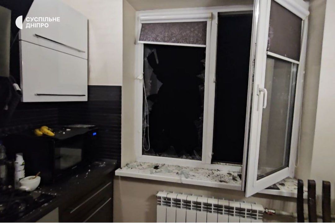 В Днепре вражеский дрон попал в многоэтажку: что известно