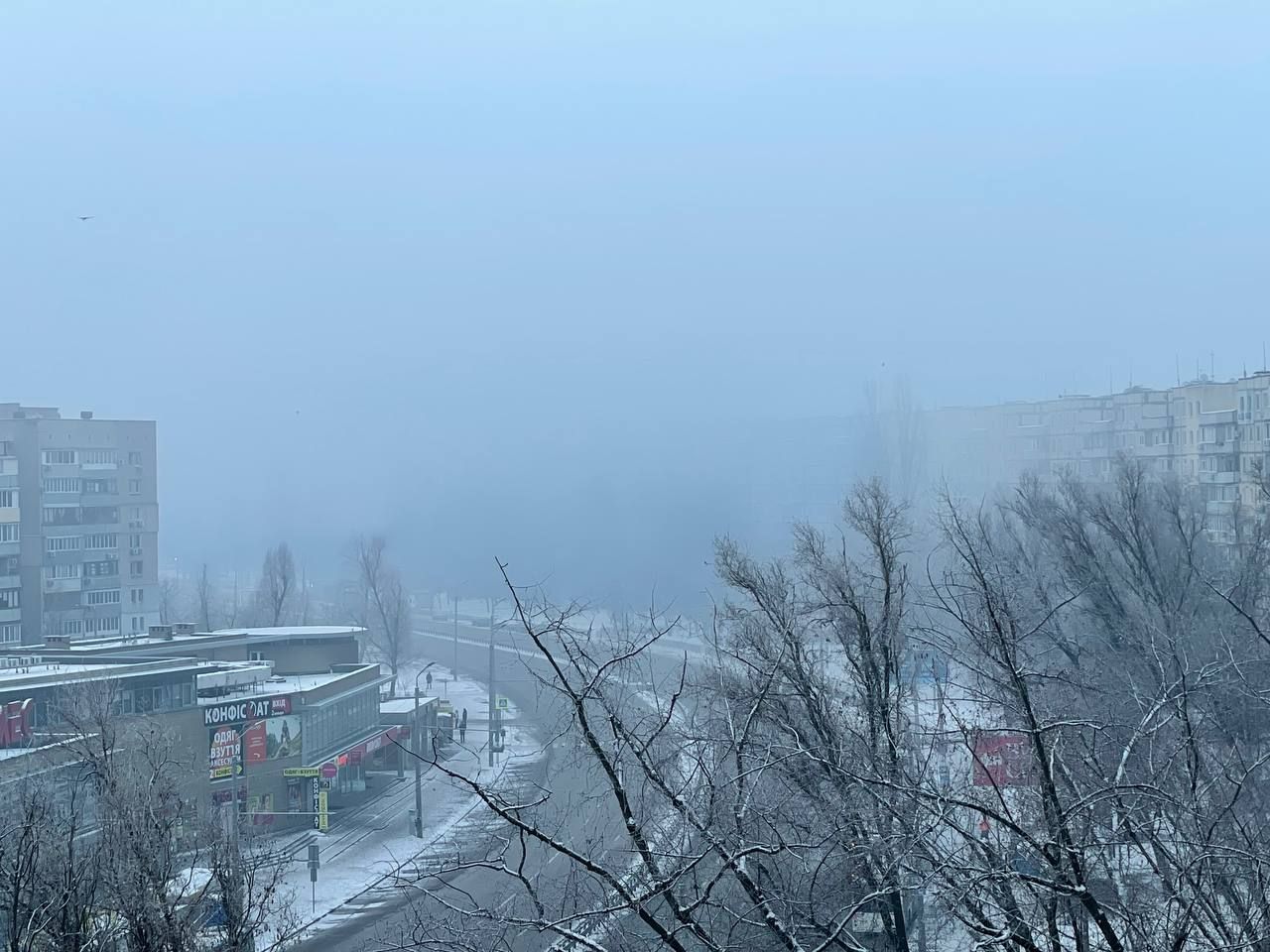 Видимость на дорогах ограничена: Днепр накрыл сильный туман