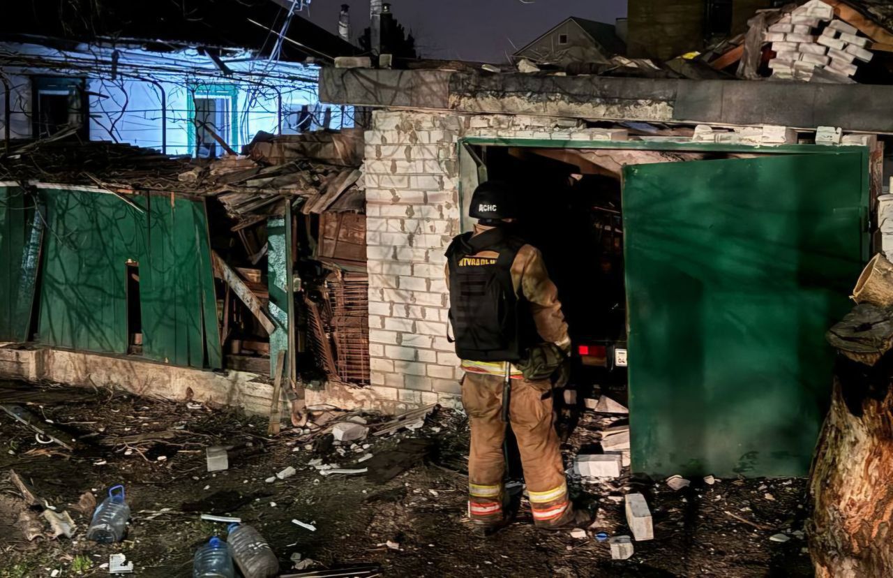 Массированная атака дронов на Днепр: повреждены дома, школа и детсад
