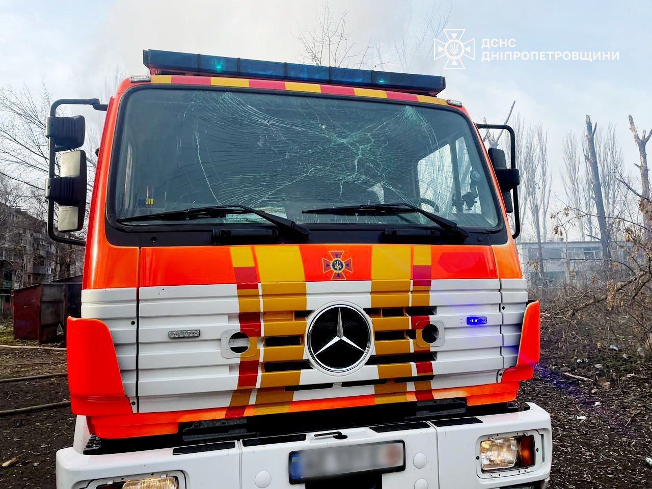 В ГСЧС показали фото последствий ракетного удара по Кривому Рогу: пострадали 9 человек
