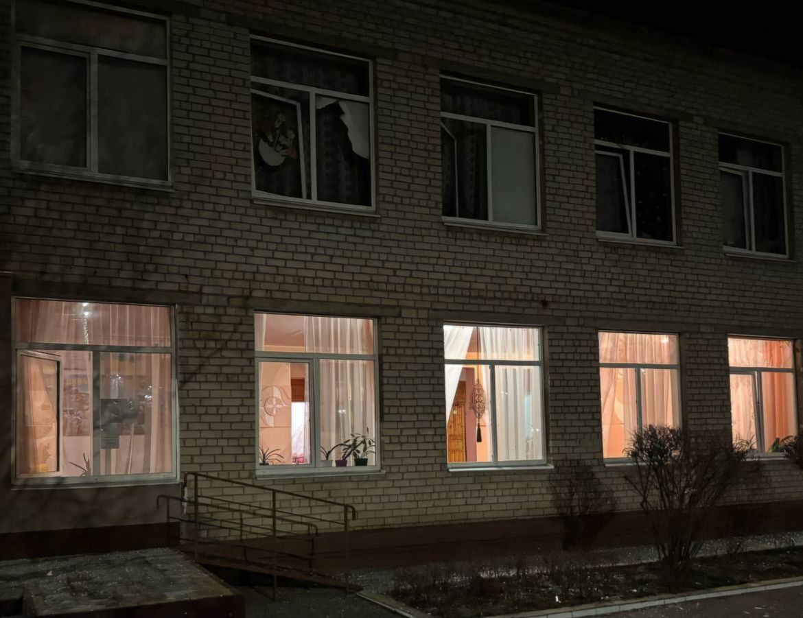 Массированная атака дронов на Днепр: повреждены дома, школа и детсад