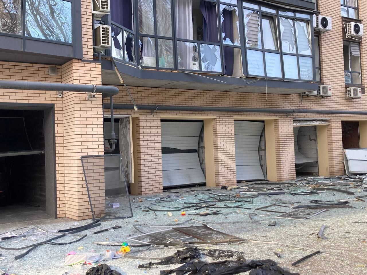 В ОВА уточнили наслідки масованої атаки БпЛА на Дніпро: постраждали 3 людей,  є руйнування