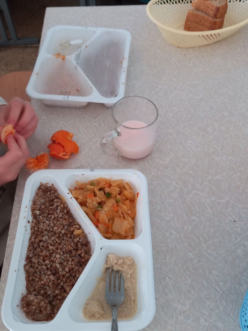 "Всегда холодное и несъедобное": популяризация здорового питания в школах Днепра за 100 тыс грн не работает