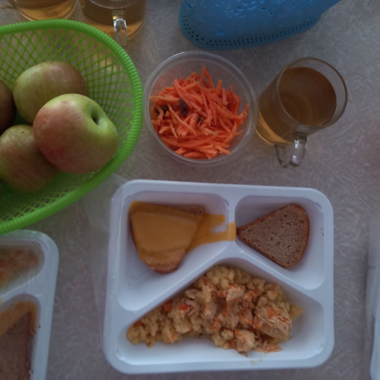 "Всегда холодное и несъедобное": популяризация здорового питания в школах Днепра за 100 тыс грн не работает