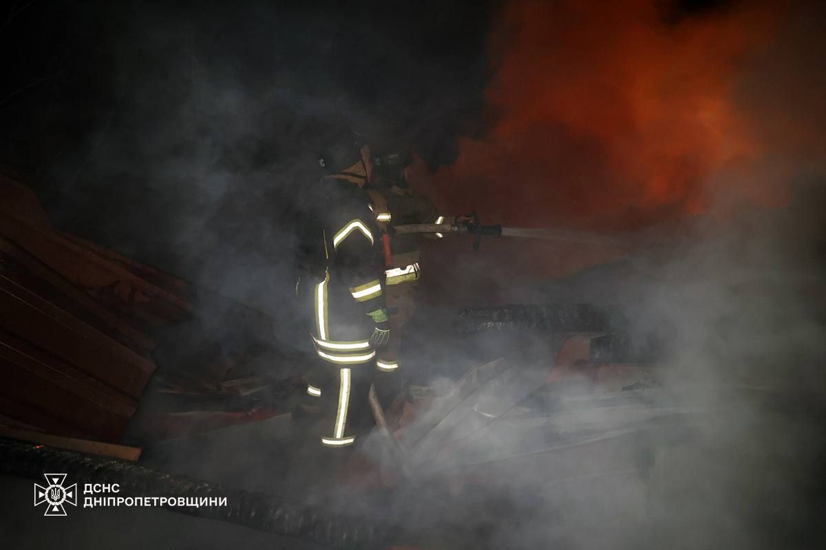 В ДСНС показали наслідки нічної атаки БпЛА на Самарівський район