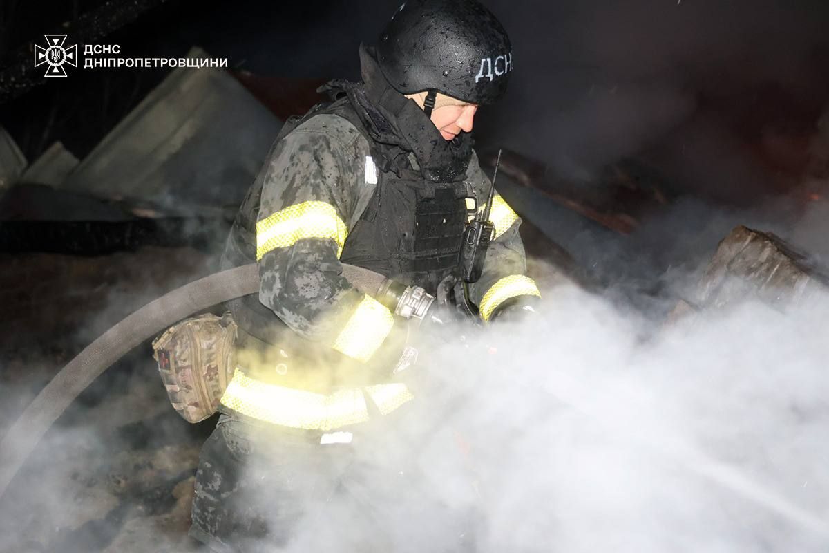 В ДСНС показали наслідки нічної атаки БпЛА на Самарівський район
