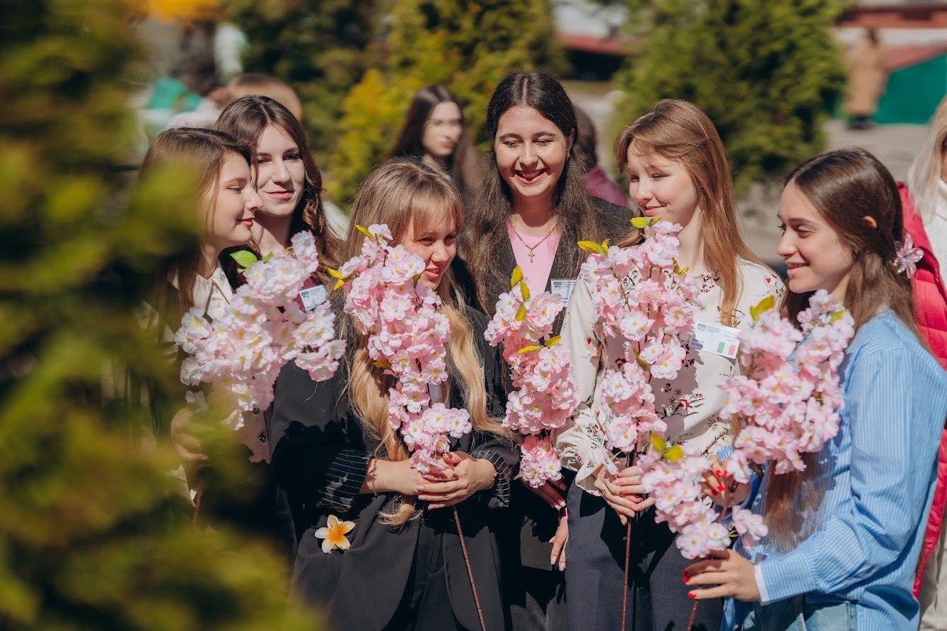 У Дніпрі висадили нову алею сакур: де розташована квітуча локація