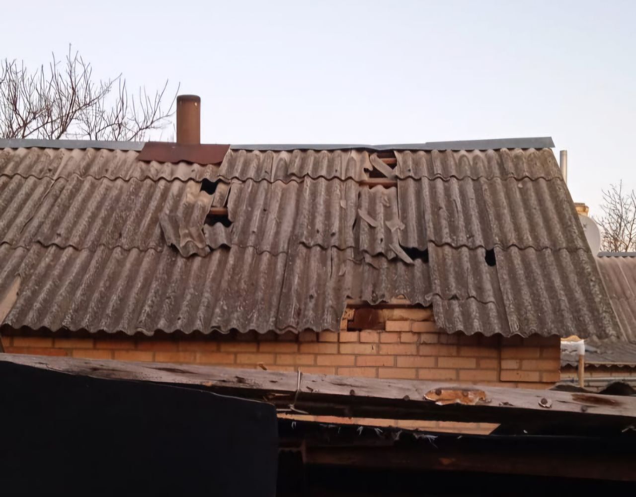 Враг атаковал Днепропетровщину БпЛА и КАБом: пострадала женщина