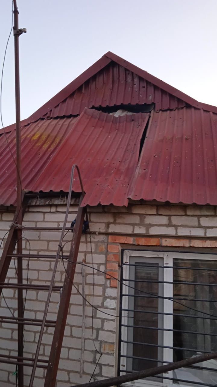 Враг атаковал Днепропетровщину БпЛА и КАБом: пострадала женщина