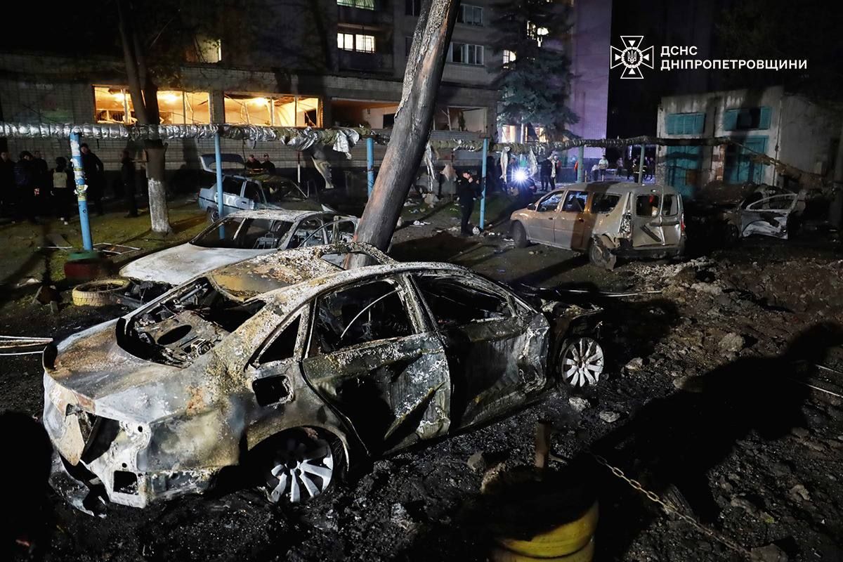 Внаслідок масованої атаки на Дніпро загинуло 3 людей, ще 30 постраждали: уточнені дані від ОВА та ДСНС