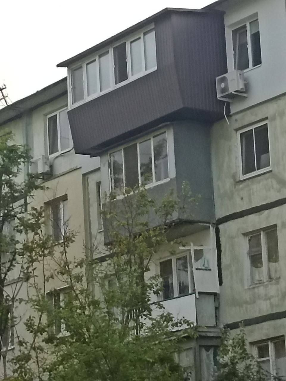 Двухкомнатные царь-балконы и пристройки: как выглядят самострои в Днепре