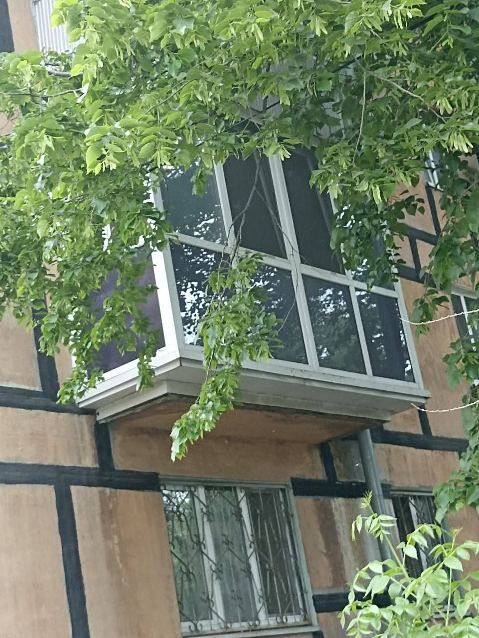 Двухкомнатные царь-балконы и пристройки: как выглядят самострои в Днепре