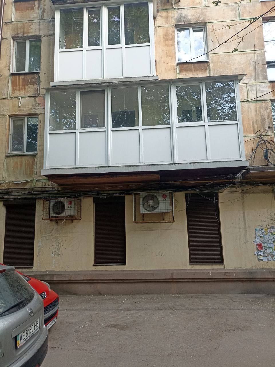 Двухкомнатные царь-балконы и пристройки: как выглядят самострои в Днепре