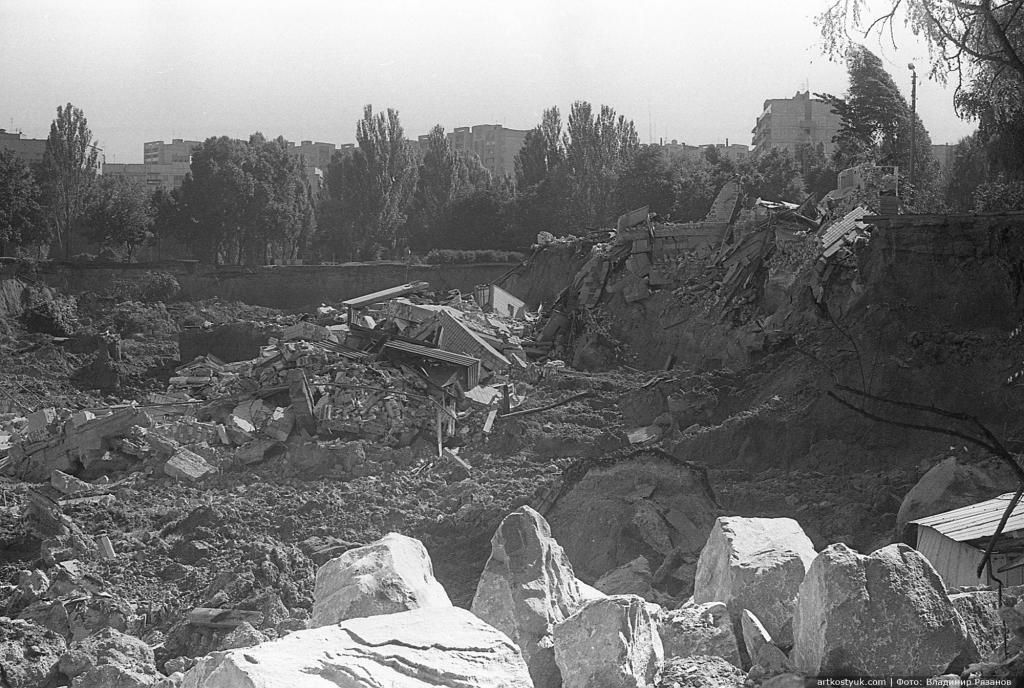 481965222_2110555686074243_8334699779970333311_n Руїни будинків. Фото: Володимир Рязанов, оприлюднено на https://artkostyuk.com/