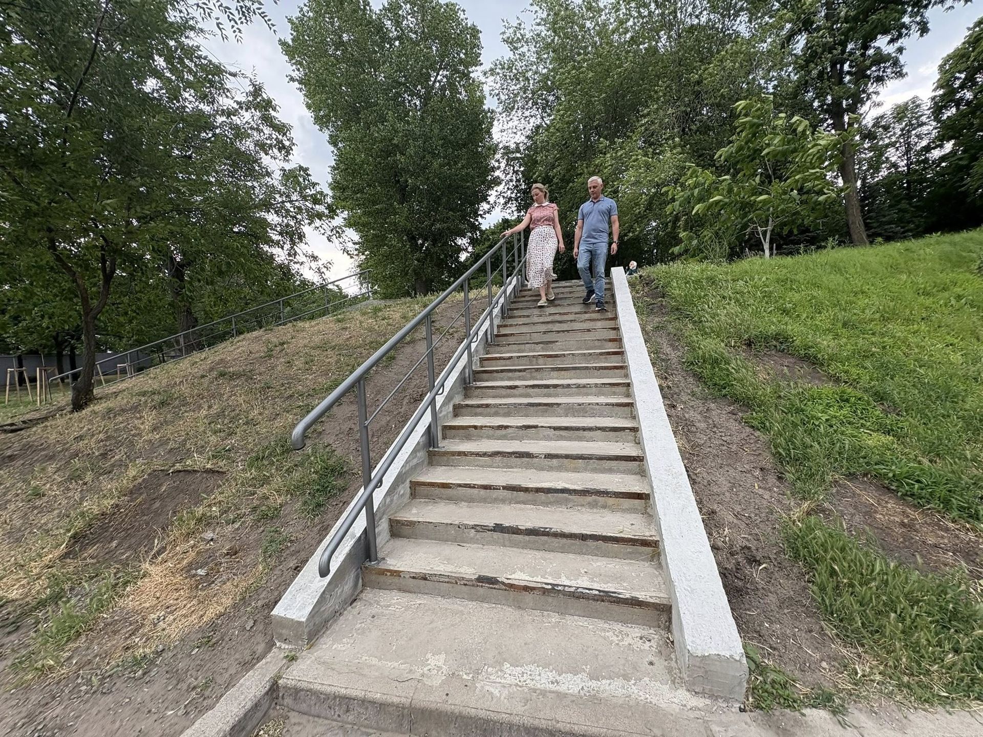 сходи 2 Оновлені сходи в парку Шевченка