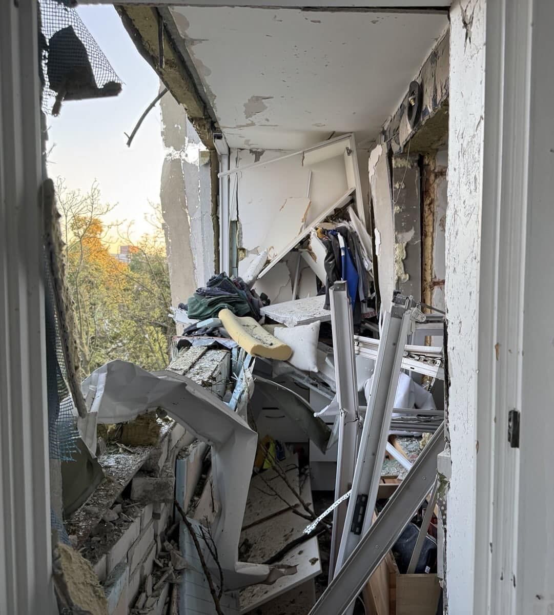 494635145_23931090056544076_3571422635391151168_н Разрушение на балконе Фото: Тарас Тополь.
