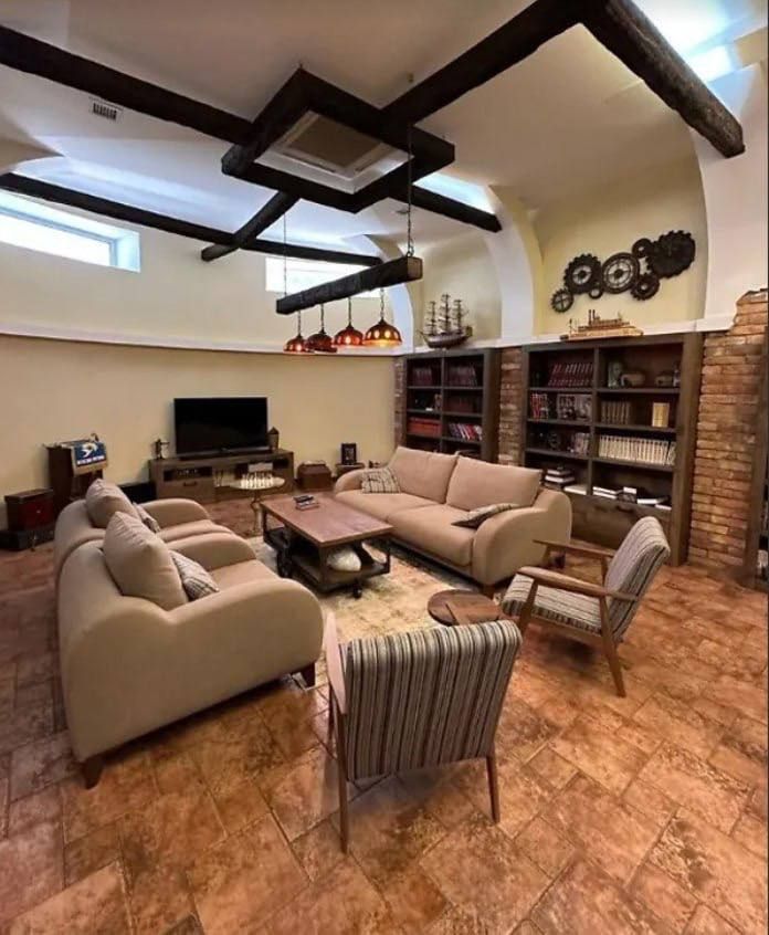 Екслідер ОПЗЖ Гуфман продав свій будинок у Дніпрі однопартійцю: що відомо про угоду та елітний маєток